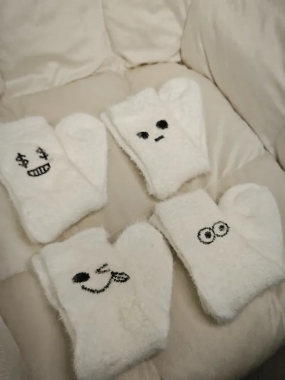 森系表情刺绣女中筒袜水貂绒纯色少女风休闲可爱冬季保暖学院风