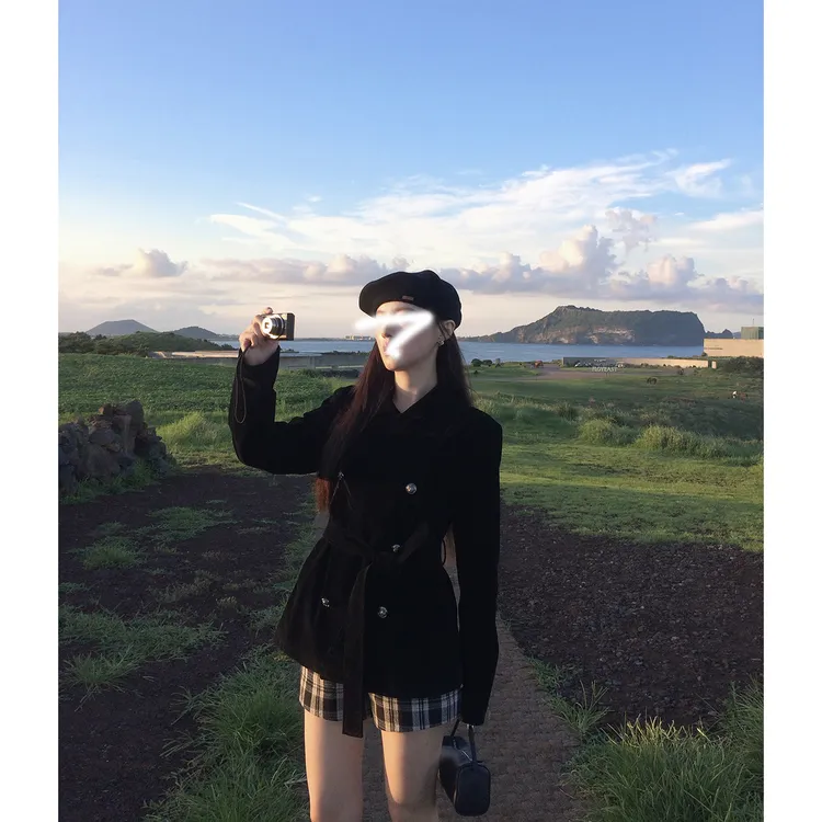 黑色皮绒修身收腰外套女秋正肩翻领长袖开衫上衣毛呢休闲短裤套装