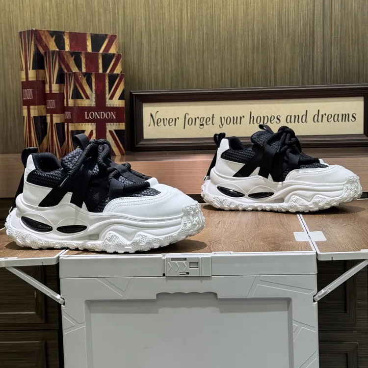 2025年秋季新款百搭气质潮流厚底增高男士时尚休闲鞋（标准码数）