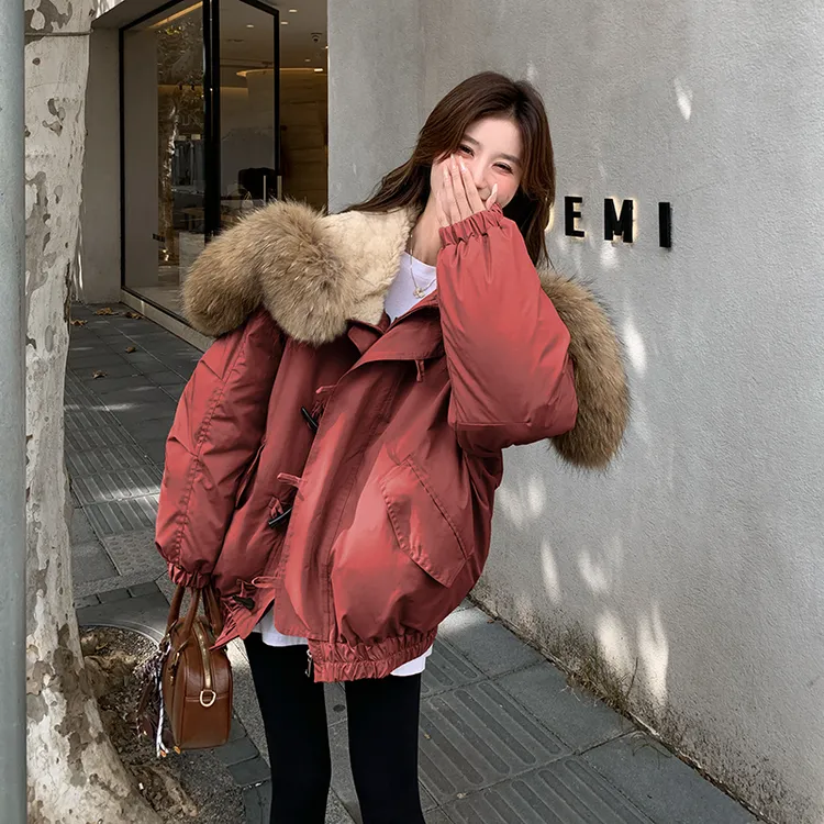 新年红真毛领牛角扣工装派克白鸭绒羽绒服冬新款小个子加厚短外套