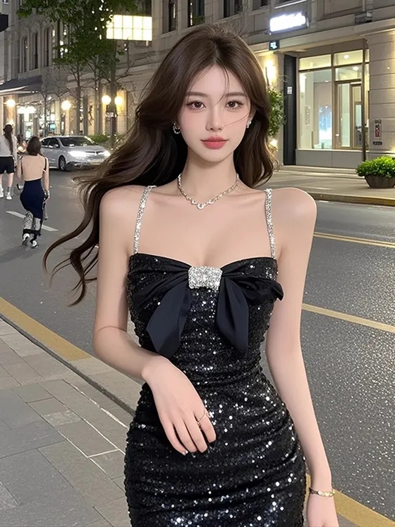 【B Y】黑色重工镶钻亮片吊带连衣裙女轻奢气质名媛风生日宴会礼服