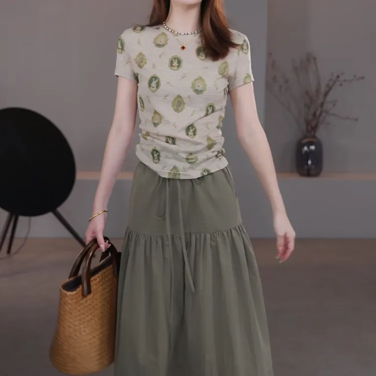 设计感时尚薄款修身显瘦短袖T恤女2025夏季新款重工小众气质上衣