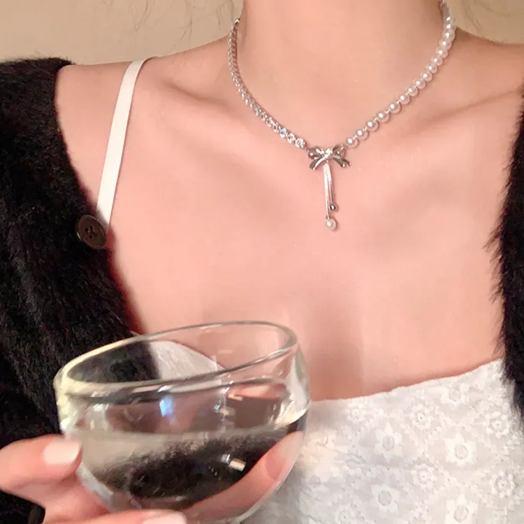 不锈钢仿珍珠吊坠 甜酷双拼 新款设计感蝴蝶结珍珠流苏项链女轻奢