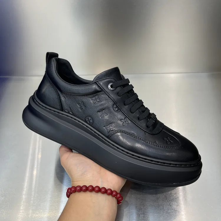 男鞋冬季黑色2025新款厚底板鞋休闲皮鞋百搭真皮男鞋时尚鞋轻便鞋