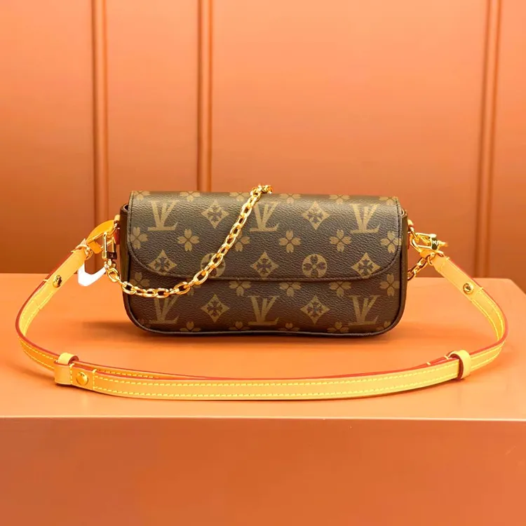 香港品牌2025新款中古包轻奢女包手提腋下包老花色斜挎法棍麻将包