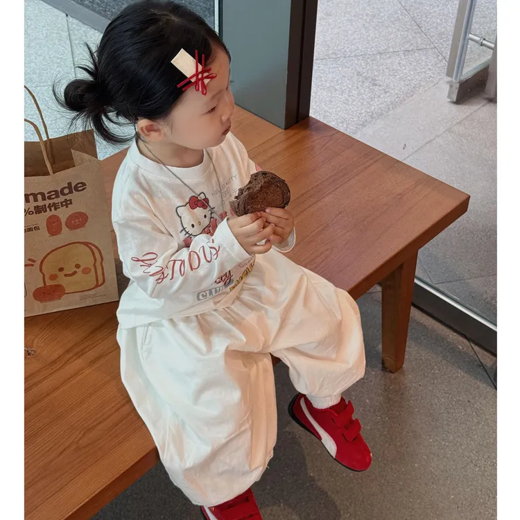 小思家2025早秋新款韩版时髦女童KT印花T恤纯白阔腿裤休闲套装
