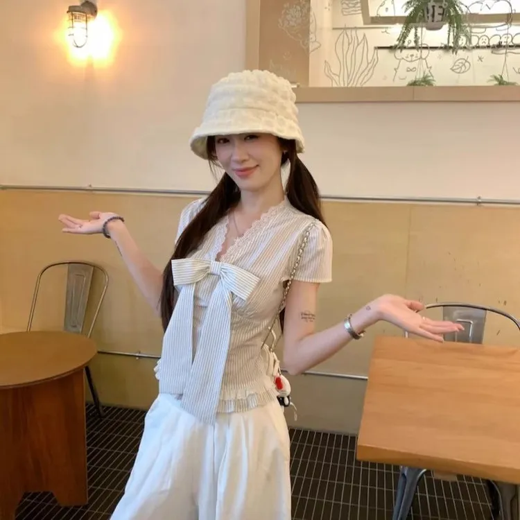 法式气质设计感蕾丝花边蝴蝶结条纹衬衣女装夏季小众别致衬衫上衣