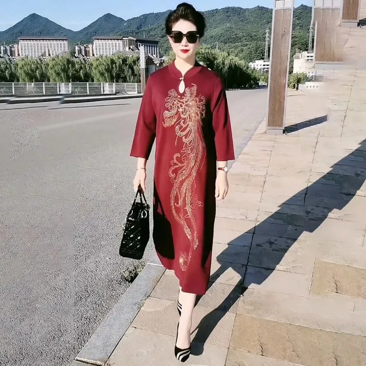H秋季新款复古优雅改良旗袍针织连衣裙重工凤凰妈妈婚宴宽松衣裙