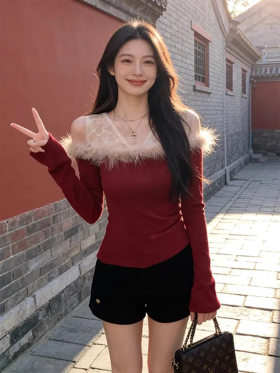 法式高级感蕾丝边毛绒绒红色一字肩毛织上衣女秋冬新款内搭打底衫