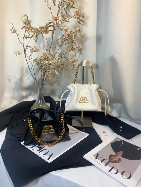 柠柠精选  菱格绣线女士抽绳包链条包包手提斜挎云朵福袋时尚百搭