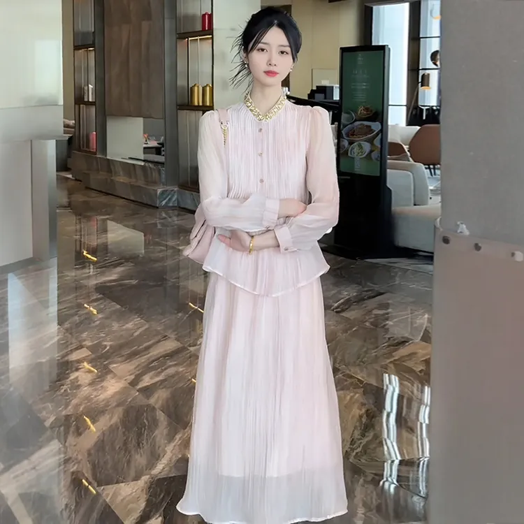 今年流行漂亮套装裙2025春夏新款气质时尚粉色上衣半裙度假风女装