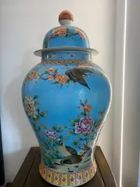 粉彩轧道花鸟将军罐