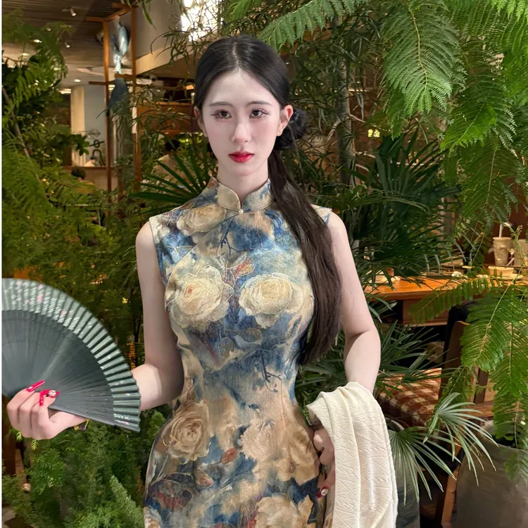 LHMknk1画报夫人原创自制新中式高级烫金无袖旗袍 港工婳桃