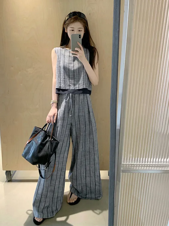 40减龄穿搭轻熟小众不撞款巨好看的夏装通勤无袖条纹一整套装女