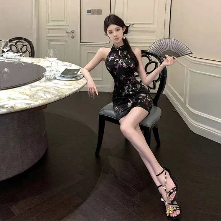 覆古国风旗袍女新中式高级感气质名媛绝美画报夫白领口一点旗袍