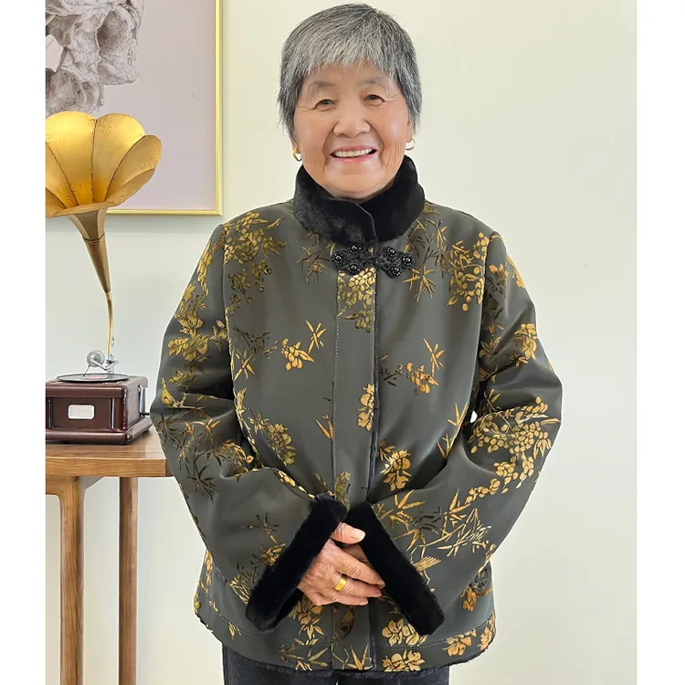 奶奶冬装国风外套女中老年皮毛一体妈妈新款老人太太保暖衣服