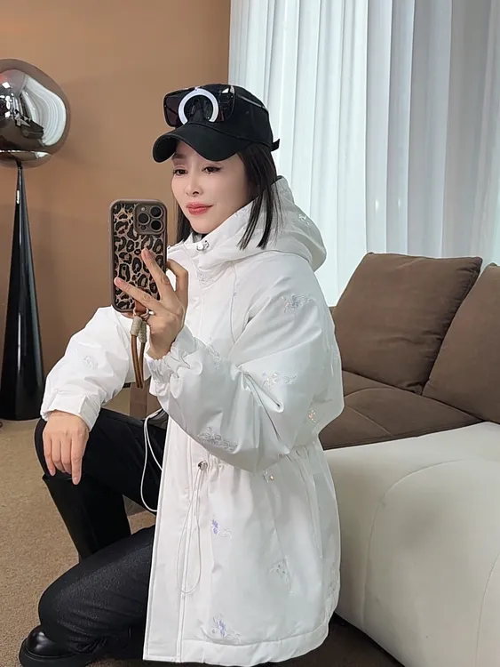 2026年春季新款（棉服）亮片蝴蝶重工里外双刺绣中长款连帽防风