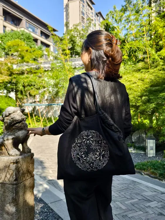 气质百搭黑色龟裂纹香云纱绣花桑蚕丝女士单肩包42cm*33cm托特包