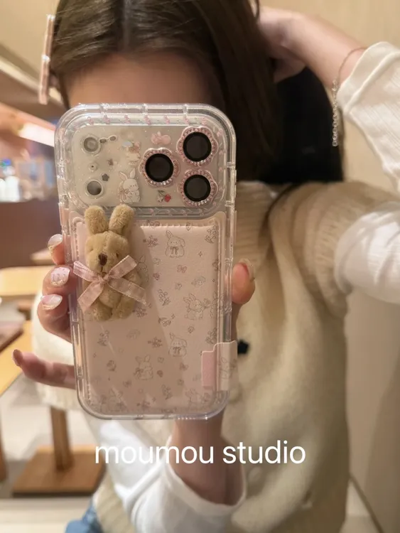 鲜花毛绒小兔皮质手机壳适用于iPhone17promax防摔卡通花朵精孔