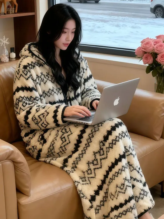 小马专属【行走的被窝】加厚保暖韩系新款连帽米粒绒大码家居服外出条纹睡袍