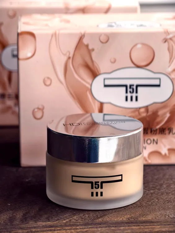 T5滋润柔光防水无痕柔雾哑光遮瑕粉底乳持妆透光感无瑕裸妆送粉扑