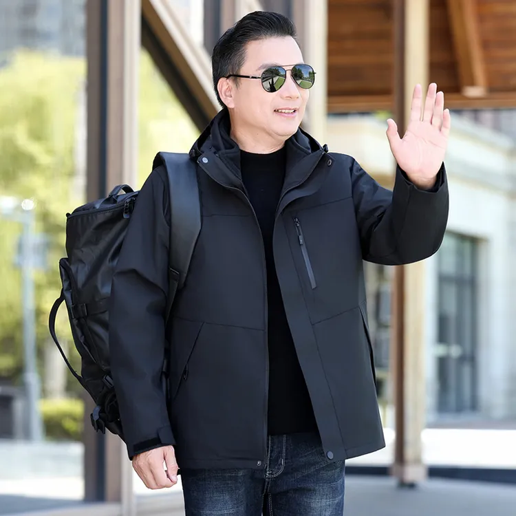 爸爸春秋冲锋衣夹克中老年男士三合一冬季加绒加厚可拆卸防水外套