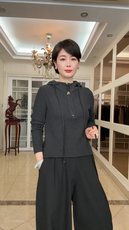 2025秋冬双面绒半拉链连帽抽绳设计感显瘦百搭女士长袖上衣帽衫