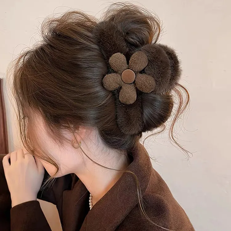 毛绒花朵蝴蝶结抓夹女2025新款高级感后脑勺盘发夹鲨鱼夹大号发饰