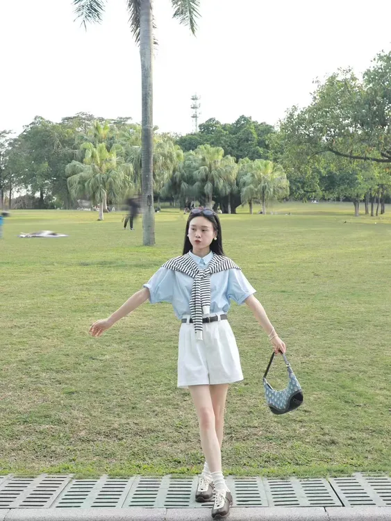 2025夏季新款高级感翻领衬衫条纹针织披肩女百搭休闲高腰显瘦短裤