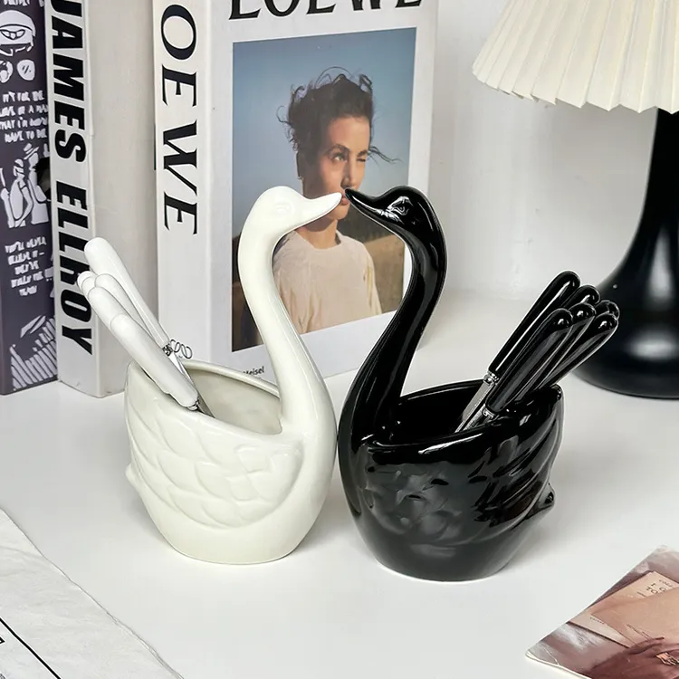 直销高颜值天鹅水果叉套装陶瓷摆件家居饰品客厅电视柜酒柜装饰品