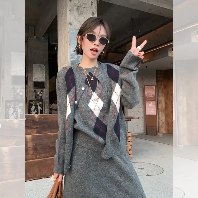 韩系穿搭巨好看一整套ootd减龄大方得体针织开衫早秋清冷感三件套