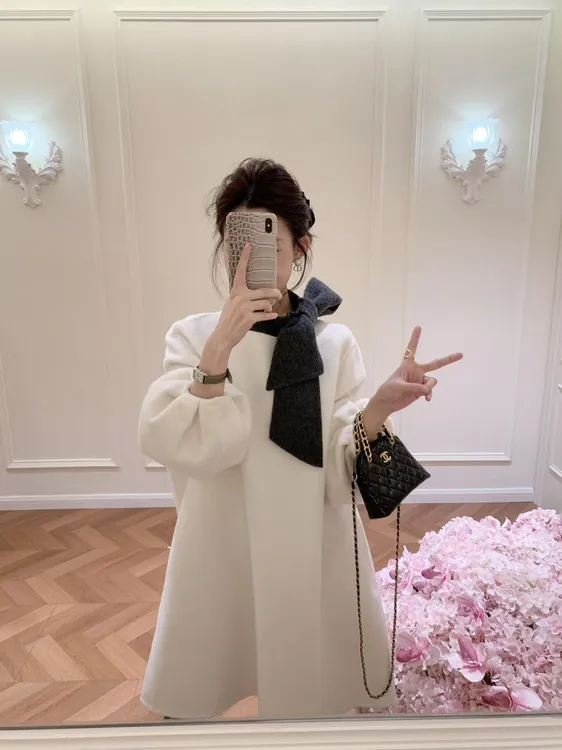 韩系黑白撞色蝴蝶结毛呢连衣裙秋冬季富家千金赫本风设计感中长款