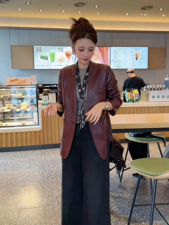 常规款常规V领加棉冬款长袖皮衣上衣轻奢小众短款短外套