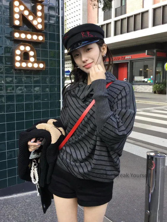 AURA 复古黑灰色不规则针织衫女条纹蝙蝠袖宽松毛衣上衣