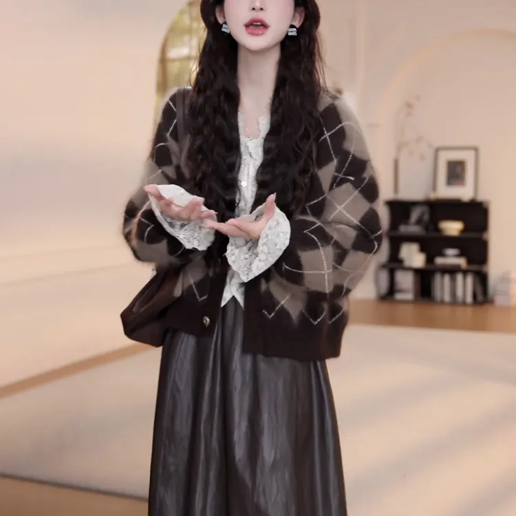 秋季慵懒风宽松V领长袖针织衫外套女2025休闲百搭韩版套装裙皮裙