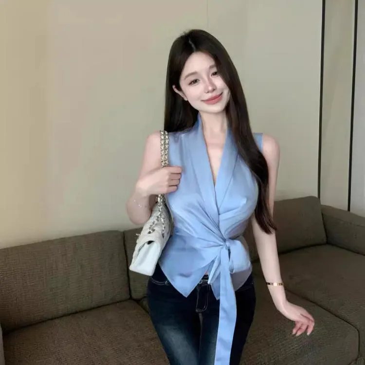 法式缎面绑带v领无袖衬衫女设计感夏季收腰修身衬衣气质蓝色上衣