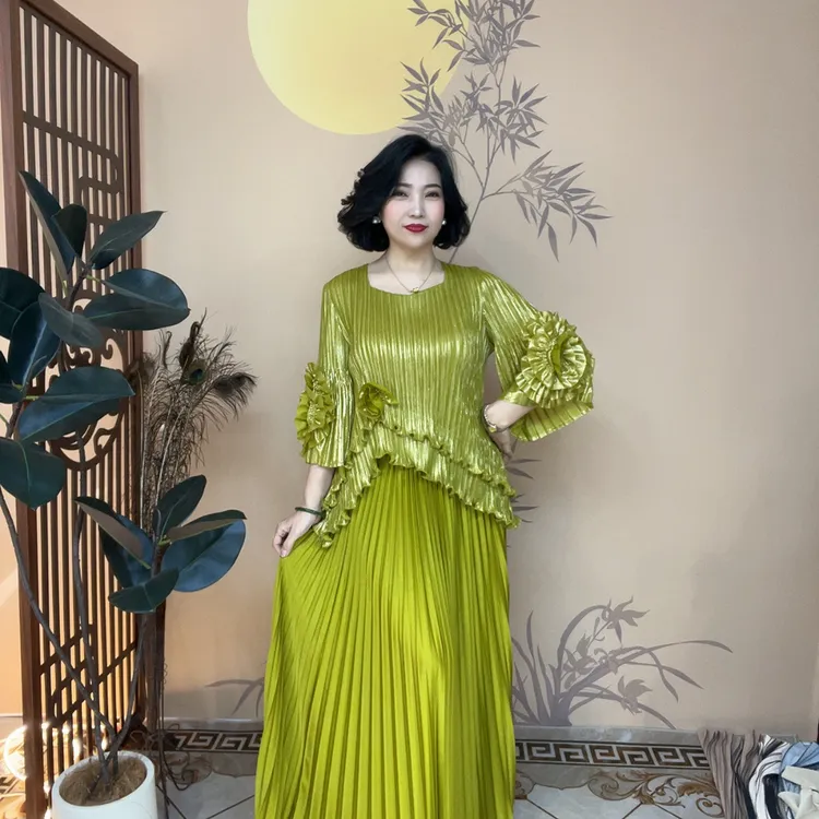 2045娜娜家气质显瘦轻奢时尚百褶设计师款重工褶皱套装洋气女装