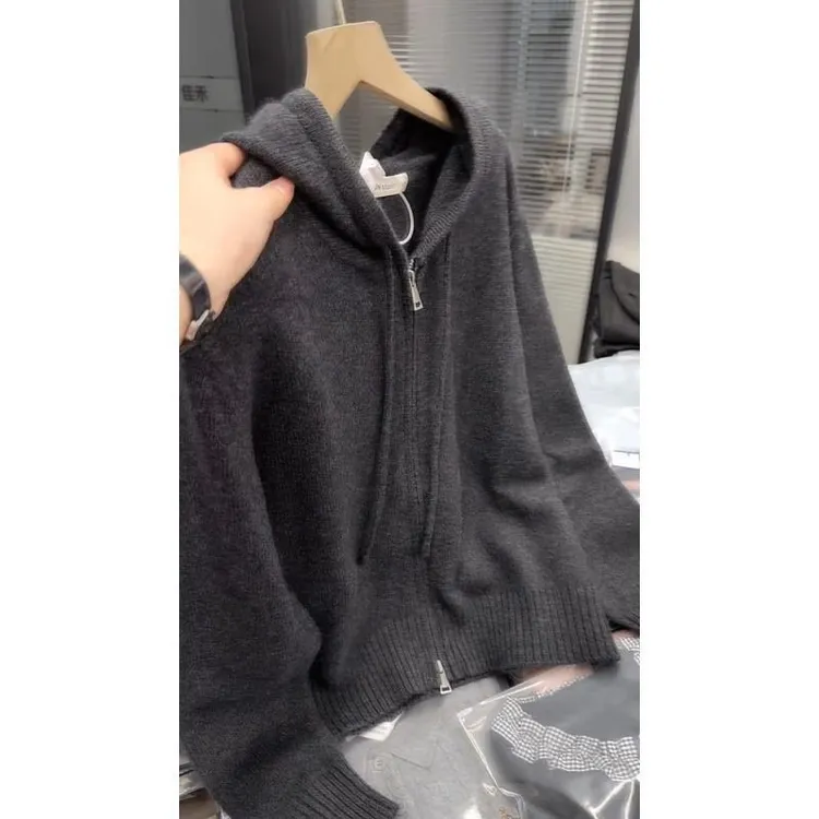 简约休闲通勤灰色长袖针织毛衣女2025秋季新款潮连帽宽松大码上衣