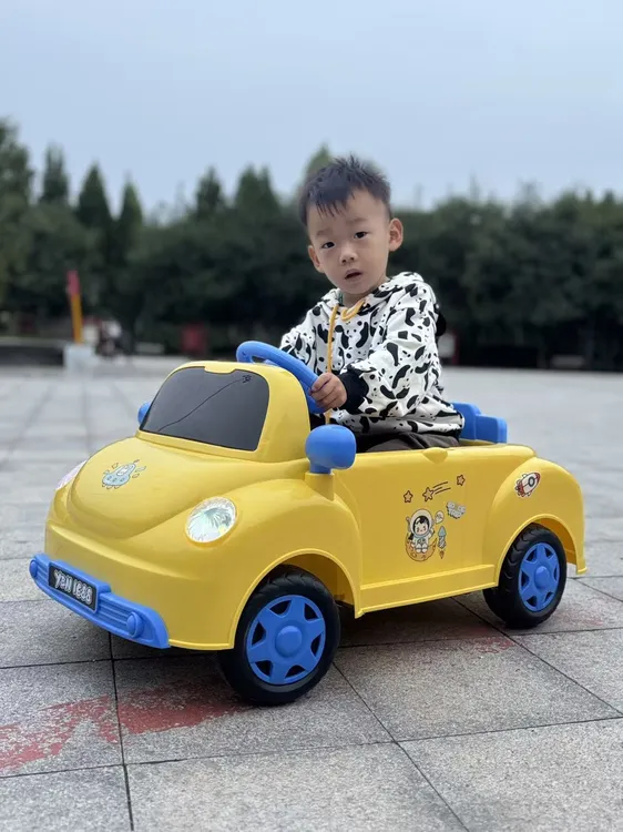 新款儿童电动汽车四轮炫酷升级车可坐人带遥控适合1 - 5岁宝宝