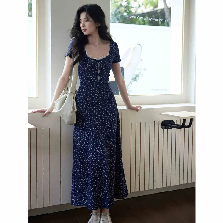 2025年【蓝漪】法式碎花连衣裙女方领短袖收腰大摆长裙夏季新款