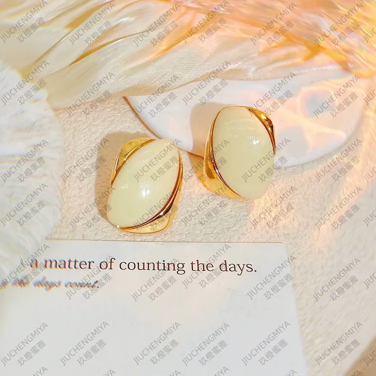 铜合金耳饰 晨露S202秋冬高级感百搭气质高贵上档次复古港风耳环