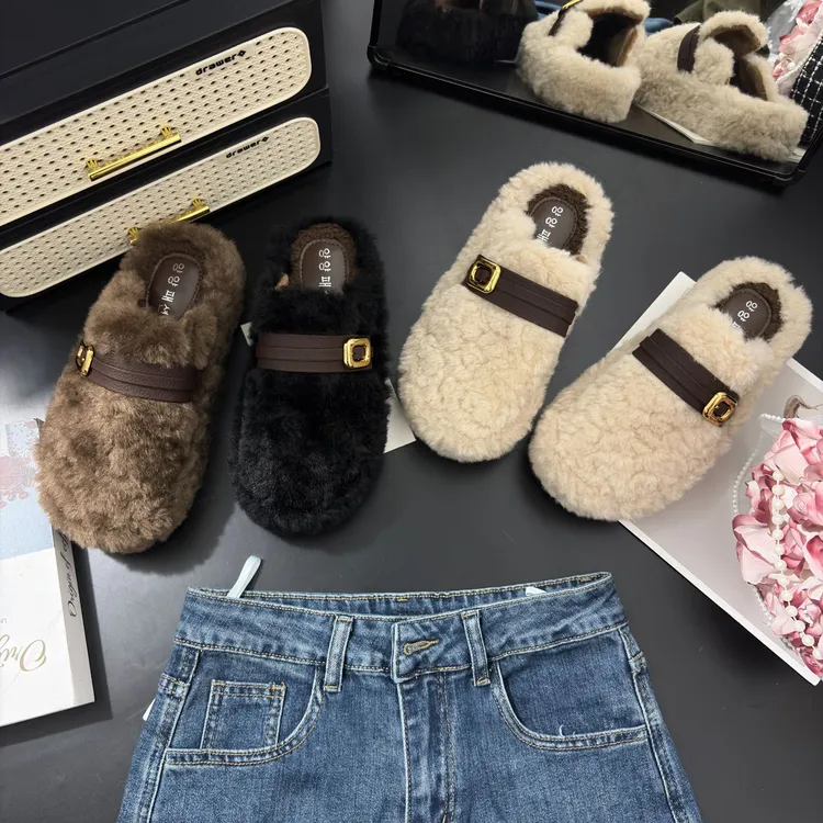 美拉德厚底包头款女秋冬外穿防滑保暖2025新款皮带扣孕妇加绒拖鞋