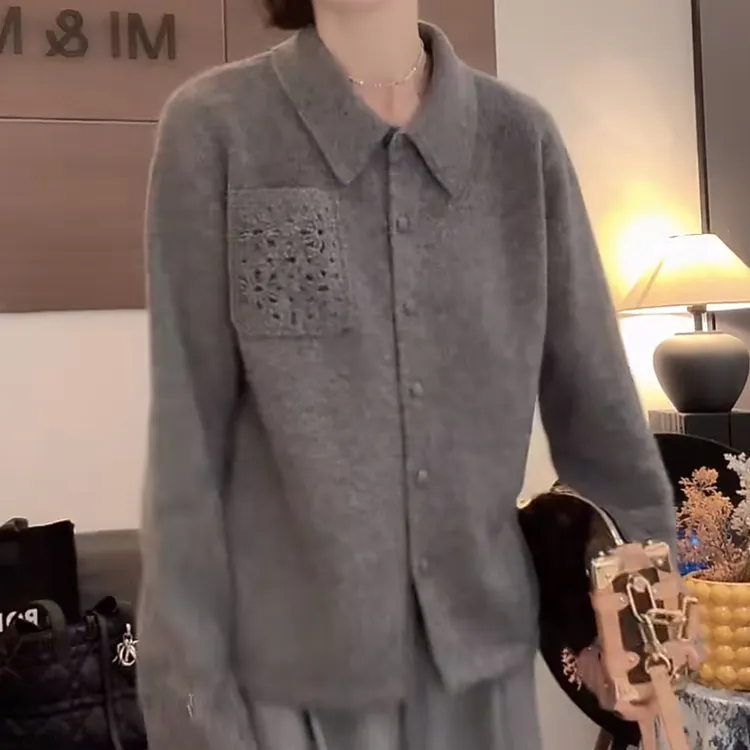 灰色翻领镂空长袖针织开衫女2025年秋季新款休闲宽松百搭气质上衣