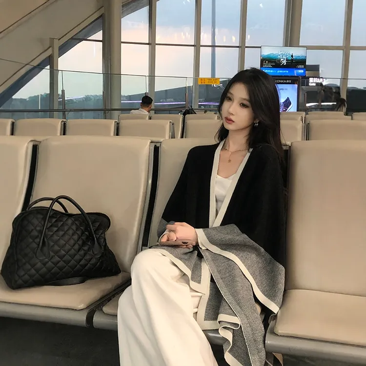 高级感撞色羊毛斗篷披肩女春秋季慵懒保暖秋冬夏季围巾条纹衫长袖