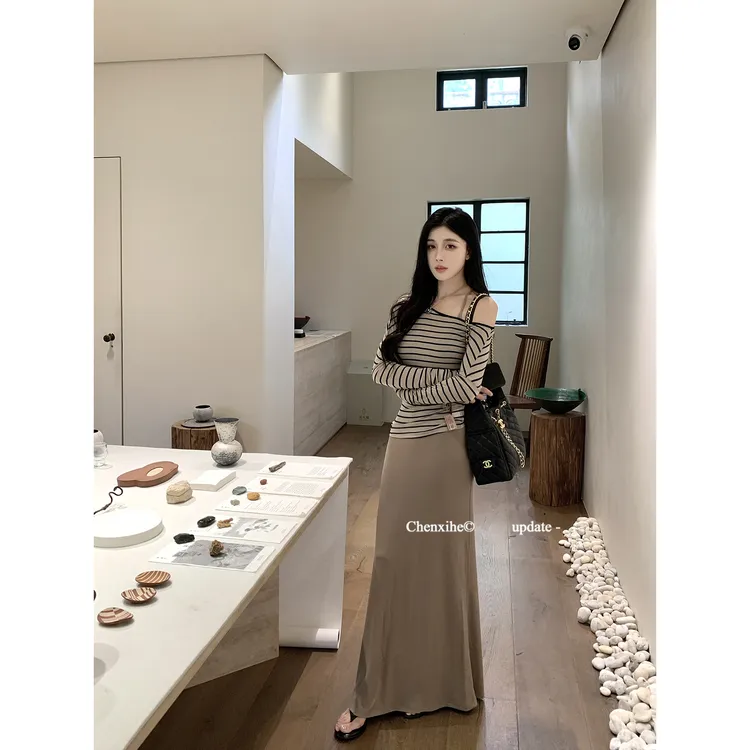 何晨曦 时尚套装莱赛尔条纹斜肩上衣垂坠感莫代尔长款吊带连衣裙