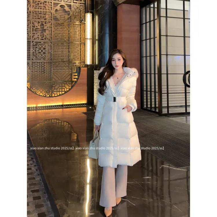 XXZHU「冰岛日记」秋冬新款狐狸毛中长款连帽白鸭绒修身显瘦羽绒服