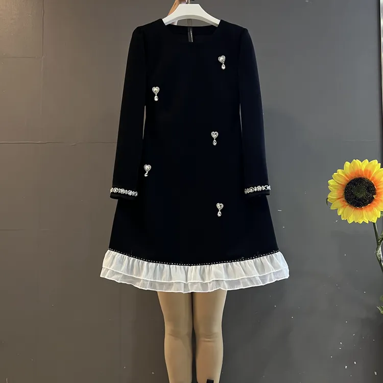 新款时尚重工圆领水钻装饰拼接花边裙摆遮肚显瘦大码连衣裙