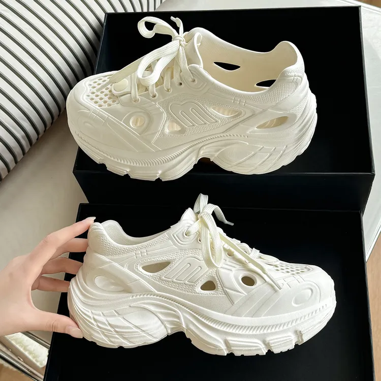 运动休闲风溯溪洞洞鞋女款夏季外穿2025新款百搭厚底沙滩凉鞋男士