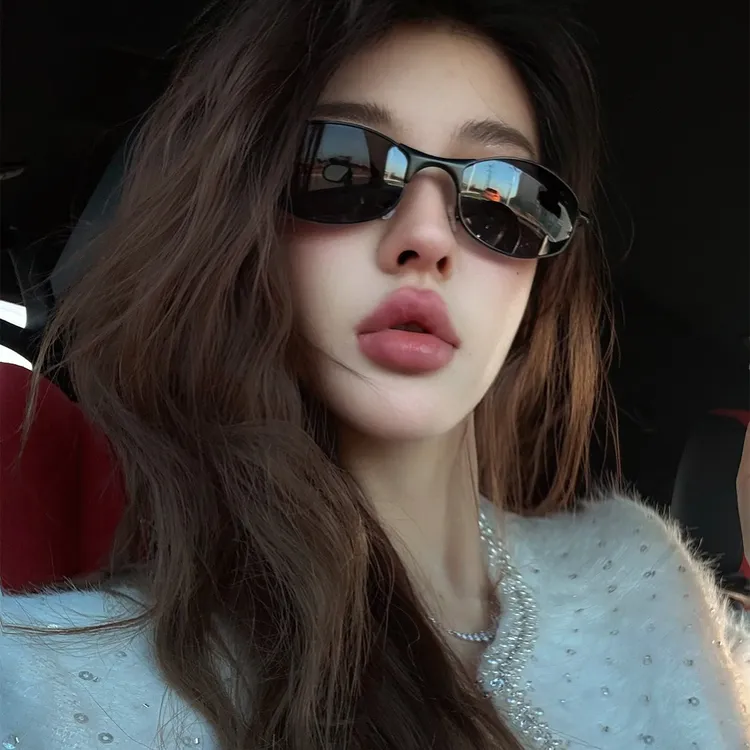 2025新款美式港风墨镜女金属椭圆摇滚街头高级感开车拍照太阳眼镜