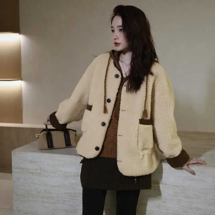 HELA AOMI “可可撞奶.100%澳洲羊毛”小香风法式V领皮草CY5DC29413